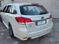 Usata Subaru Legacy Trend 150 CV (110 kW) 2010 Bianco Station wagon