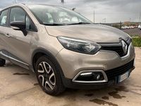 Usado Renault Captur Iconic 90 CV (66 kW) 2016 Marrón SUV