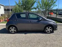 Usata Toyota Yaris Hybrid Active 75 CV (55 kW) 2015 Grigio scuro Berlina