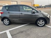 Gebraucht Toyota Verso-S Active 99 PS (72 kW) 2011 Grau Van / Kleinbus