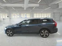 Usata Volvo V60 CC Business Edition 250 CV (183 kW) 2021 Blu/azzurro Station wagon