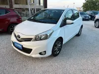 Usata Toyota Yaris Lounge 90 CV (66 kW) 2014 Bianco Utilitaria