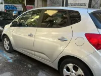 Usado Kia Venga EX 90 CV (66 kW) 2010 Plateado Utilitario
