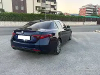 Usata Alfa Romeo Giulia 180 CV (132 kW) 2017 Bluazzurro Berlina