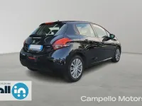 Usata Peugeot 208 Active 82 CV (60 kW) 2017 Bianco metallizzato Utilitaria
