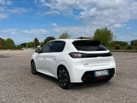 Usata Peugeot 208 Allure 101 CV (74 kW) 2024 Bianco Utilitaria