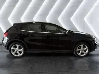 Käytetty Mercedes GLA180 109 HP (80 kW) 2018 Musta Katumaasturi