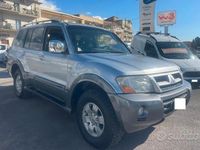 Usata Mitsubishi Pajero Intense 160 CV (117 kW) 2005 Grigio SUV