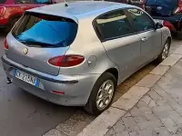 Usata Alfa Romeo 147 116 CV (85 kW) 2003 Grigio Utilitaria
