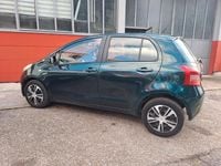 Usata Toyota Yaris 84 CV (61 kW) 2006 Verde Berlina