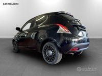 Usata Lancia Ypsilon Silver 70 CV (51 kW) 2022 Nero Utilitaria