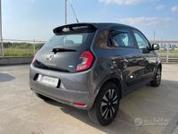 Usata Renault Twingo Zen 30 kW (42 CV) 2022 Grigio Utilitaria