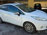 Usata Ford Fiesta 82 CV (60 kW) 2010 Bianco Berlina