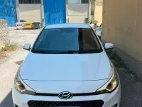 Usata Hyundai i20 75 CV (55 kW) 2015 Bianco Berlina