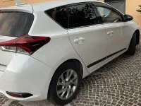Usata Toyota Auris Active 112 CV (82 kW) 2016 Bianco Berlina