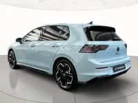 Nuova VW Golf VIII R-line Plus 150 CV (110 kW) 2026 Crystal ice blue metallizzato Berlina