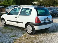 Usata Renault Clio II 58 CV (42 kW) 2001 Bianco Berlina