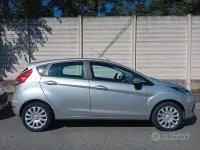 Usata Ford Fiesta 60 CV (44 kW) 2011 Grigio Berlina