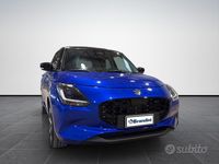 Usata Suzuki Swift 83 CV (61 kW) 2024 Blu tetto nero Utilitaria