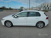 Usata VW Golf VIII Life 131 CV (96 kW) 2022 Bianco Berlina