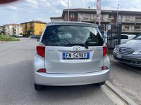 Usata Toyota Verso-S Active 99 CV (72 kW) 2012 Argento Monovolume