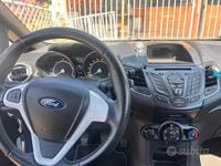 Usata Ford Fiesta 75 CV (55 kW) 2016 Bianco Utilitaria