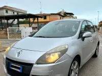 Usata Renault Scénic 110 CV (80 kW) 2010 Grigio Monovolume