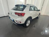 Usata VW T-Roc Life 110 CV (80 kW) 2022 Grigio SUV