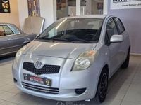 Usata Toyota Yaris Sol 69 CV (50 kW) 2007 Gray Utilitaria