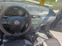 Usata Fiat Grande Punto 90 CV (66 kW) 2007 Bluazzurro Utilitaria