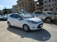 Usata Ford Fiesta Titanium 70 CV (51 kW) 2011 Bianco Utilitaria