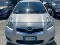 Usata Toyota Yaris 100 CV (73 kW) 2009 Argento Utilitaria