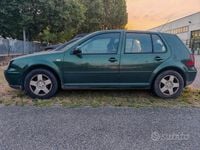 Usata VW Golf IV 100 CV (73 kW) 2001 Verde Berlina