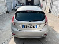 Usata Ford Fiesta Titanium 75 CV (55 kW) 2013 Grigio Utilitaria