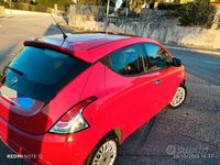 Usata Lancia Ypsilon Silver 69 CV (50 kW) 2015 Rosso Utilitaria