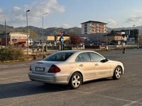 Usata Mercedes E220 150 CV (110 kW) 2004 Grigio Berlina
