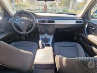 Begagnad BMW 318 143 HK (105 kW) 2010 Svart Kombi
