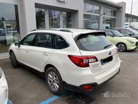 Usata Subaru Outback 149 CV (109 kW) 2016 Bianco Station wagon
