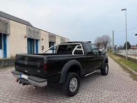 Usata Ford V8 XLT 260 CV (191 kW) 2001 Nero SUV