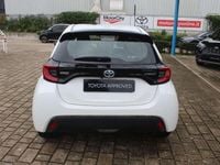 Usata Toyota Yaris Hybrid Trend 92 CV (67 kW) 2022 Bianco Berlina