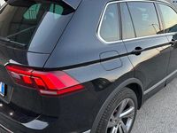 Usata VW Tiguan R-line 150 CV (110 kW) 2022 Nero SUV