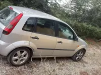 Usata Ford Fiesta 68 CV (50 kW) 2005 Grigio Utilitaria