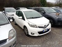 Usata Toyota Yaris Lounge 69 CV (50 kW) 2013 Bianco Berlina