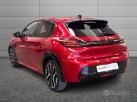 Usata Peugeot 208 GT 101 CV (74 kW) 2023 Rosso Utilitaria