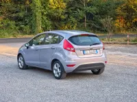 Usata Ford Fiesta Titanium 70 CV (51 kW) 2012 Grigio Berlina