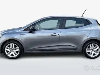 Begagnad Renault Clio V Evolution 90 HK (66 kW) 2023 Grå Sedan