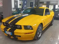 Usata Ford Mustang 212 CV (155 kW) 2006 Giallo Berlina