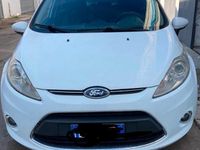 Usata Ford Fiesta Titanium 90 CV (66 kW) 2012 Bianco Utilitaria