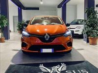 Usata Renault Clio V Life 65 CV (47 kW) 2023 Arancione Berlina