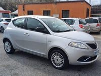 Usata Lancia Ypsilon Silver 69 CV (50 kW) 2018 Argento Utilitaria